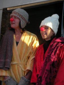 Nenapaiva-2010-yhdistyksen-sihteeri-Titta-Toivanen-ja-jasen-Merja-Karjalainen